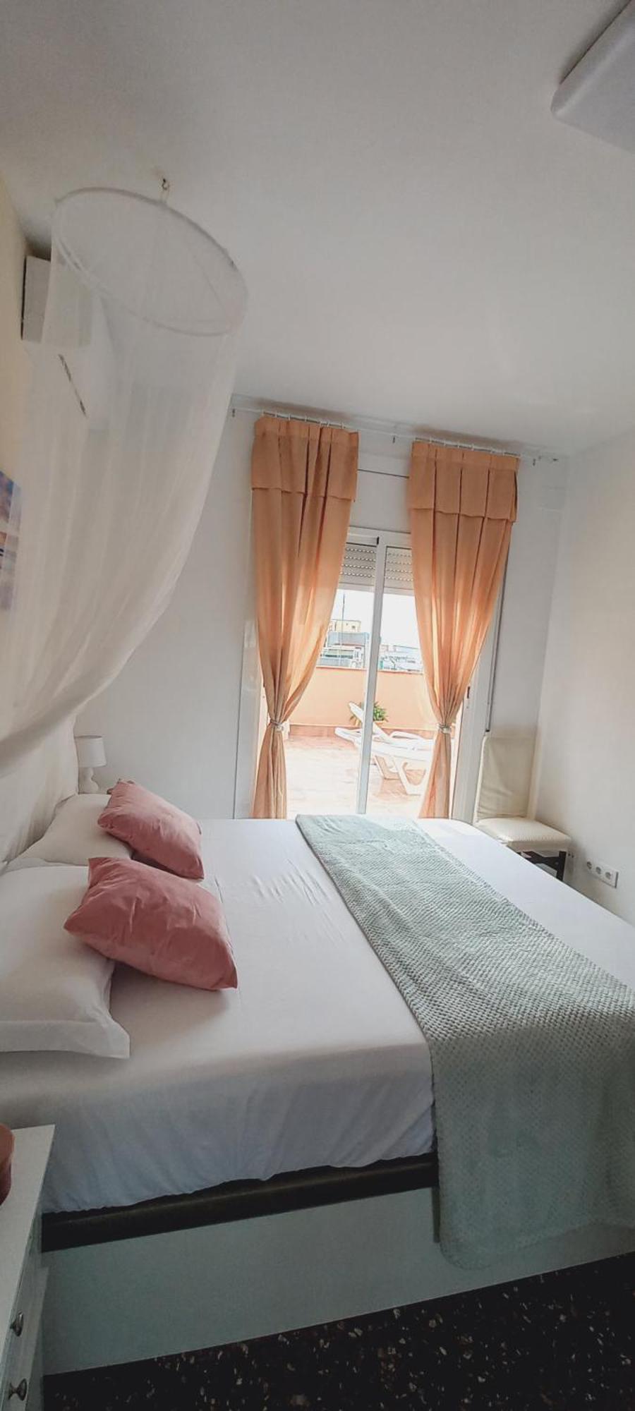 Cozy And Sunny Penthouse Fira Bcn Apartment L'Hospitalet de Llobregat